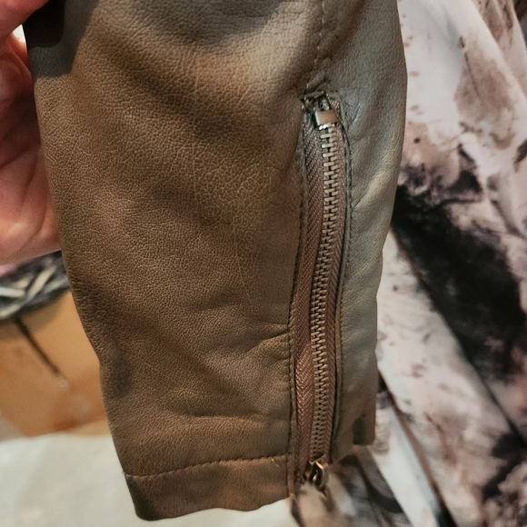 Gray Ruffled Bottom Jacket - Picture 13 of 16